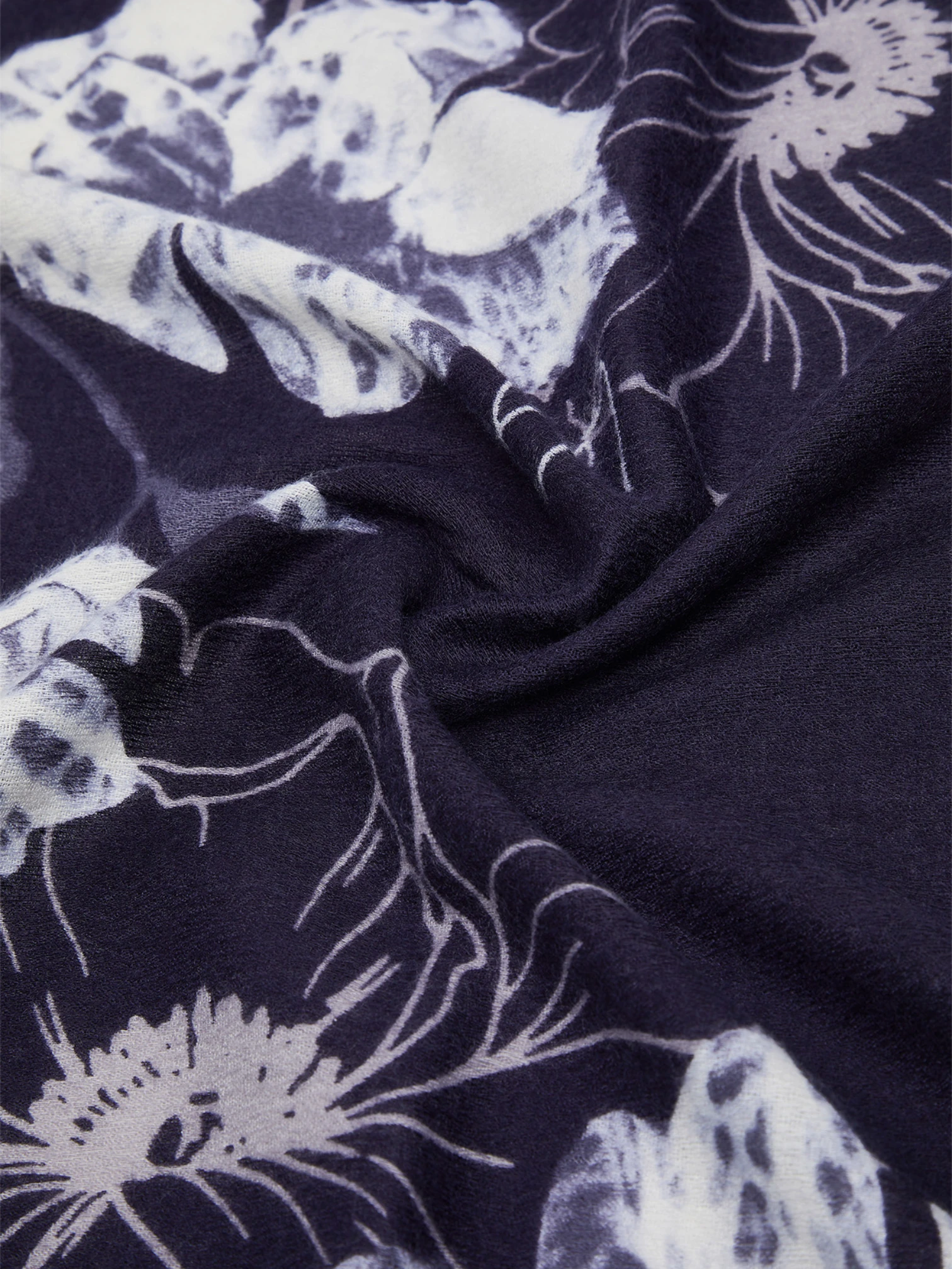 Stola Liu.Jo Flower Maculata Blu - immagine 4